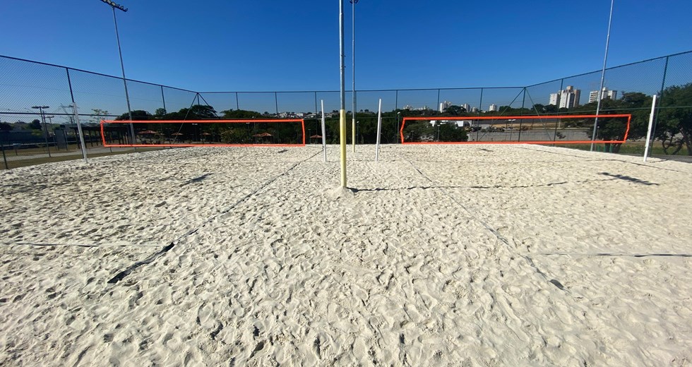 Quadra de areia para prática de modalidades esportivas de praia, localizada no Parque Ribeirão Vermelho.