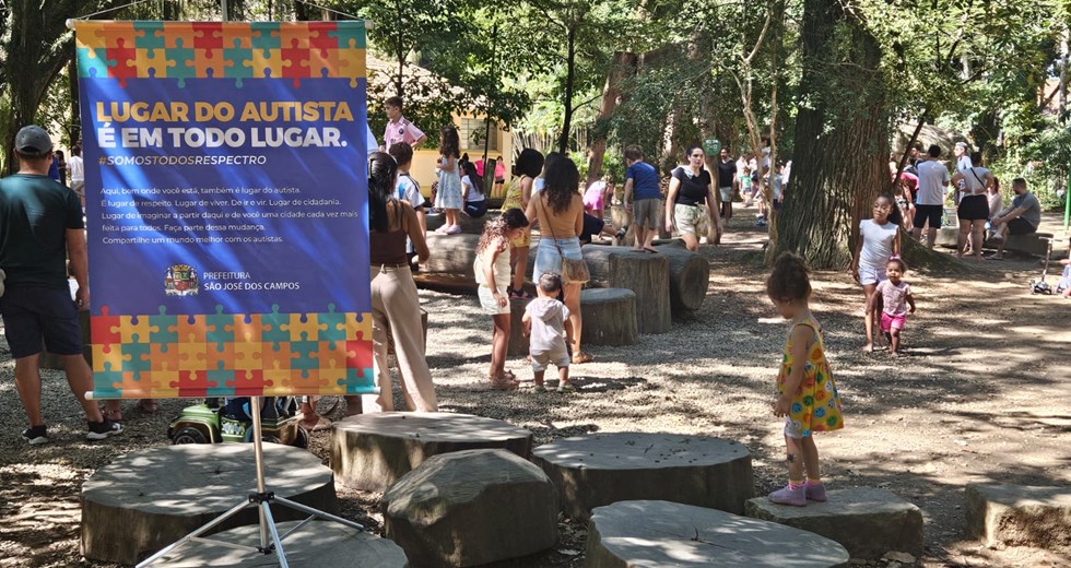 Ação de conscientização sobre autismo no Parque Vicentina Aranha