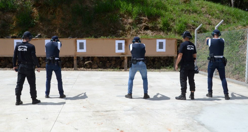 Curso de tiro dos novos guardas no estande de tiro da GCM 06/03/2020 
