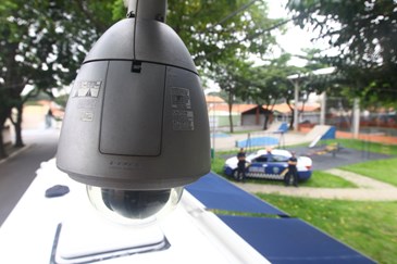 Ônibus de videomonitoramento da GCM amplia segurança nos bairros e reforça policiamento comunitário na Praça das Gaivotas Vila Tatetuba. Foto: Claudio Vieira/PMSJC 13-03-2020