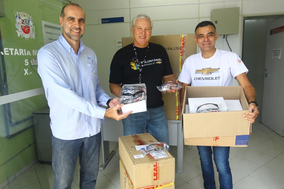 GM faz doação de óculos para os profissionais da área da saúde. Foto: Claudio Vieira/PMSJC 03-04-2020