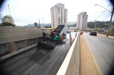 Pavimentação no Túnel da Rotatória do Gás. Foto: Claudio Vieira/PMSJC 14-05-2020 