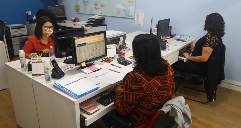 Retomada das atividades econômicas em escritório de contabilidade do centro. Foto: Claudio Vieira/PMSJC 01-06-2020