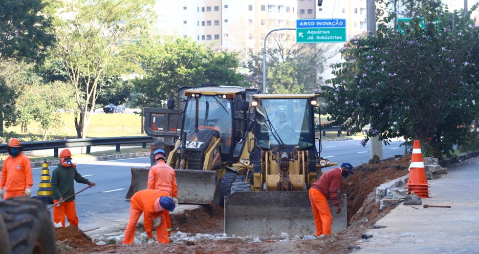 Início das obras do acesso da pista marginal para a principal da avenida Jorge Zarur. Foto: Claudio Vieira/PMSJC 05-08-2020