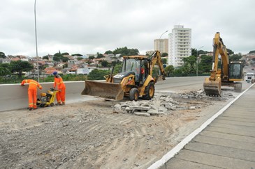 Obra de recuperação do pavimento do viaduto Raquel Marcondes 12/01/2021
