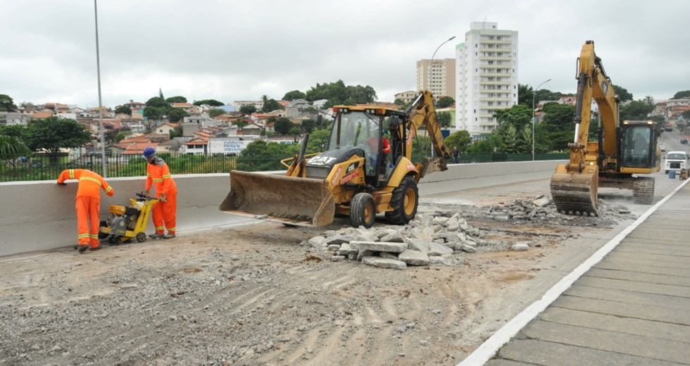 Obra de recuperação do pavimento do viaduto Raquel Marcondes 12/01/2021