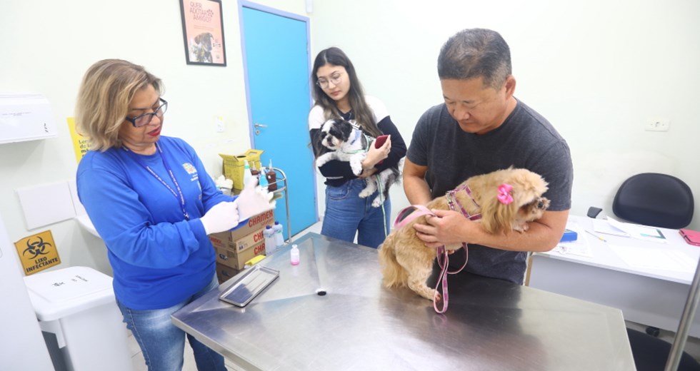 Feira de adoção de cães e gatos e vacinação antirrábica no CCZ. Foto: Claudio Vieira/PMSJC 25-11-2023 