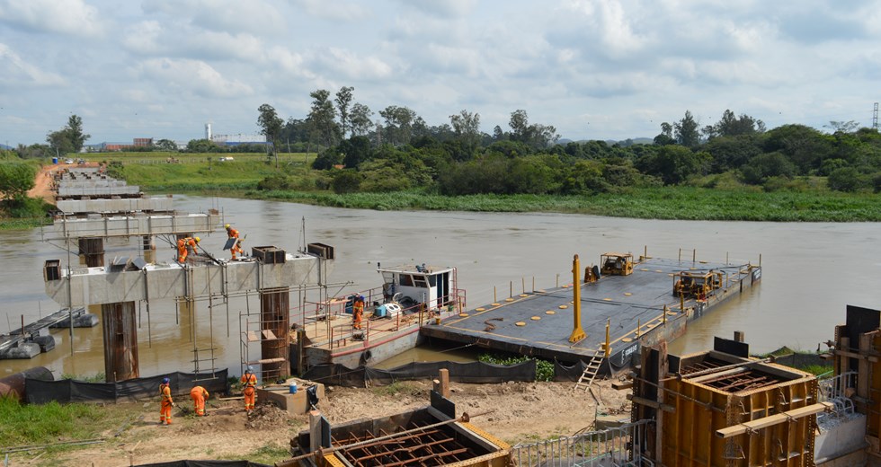 Obras da Via Jaguari evoluem em preparação para lançamento das vigas da ponte