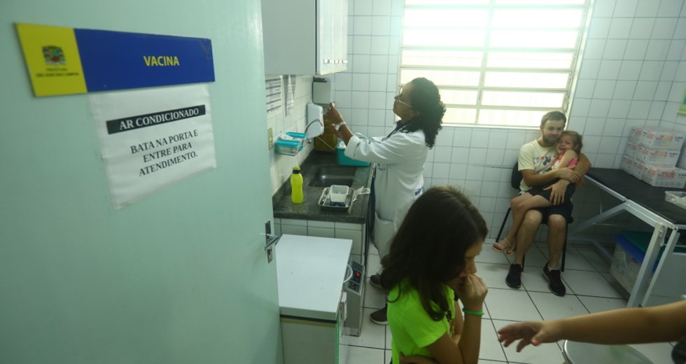 Dia D de Vacinação contra gripe na UBS Satélite. Foto: Claudio Vieira/PMSJC 13-04-2024