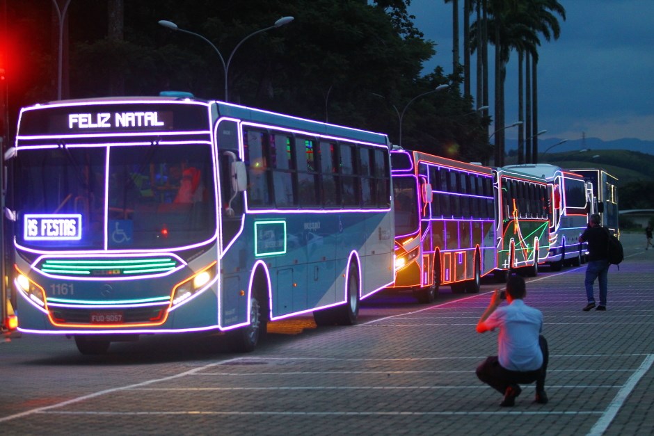 Programação dos ônibus iluminados pode ser consultada no app Ônibus na Hora  - Prefeitura de São José dos Campos