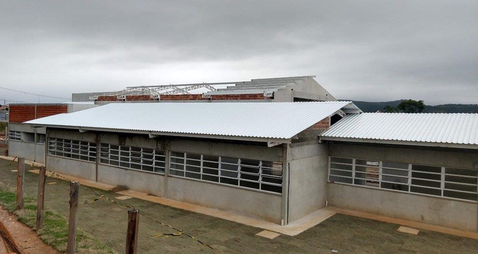 Construção da escola municipal do Pinheirinho