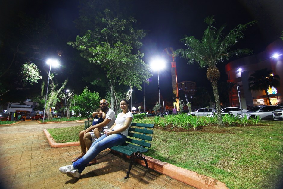 Nova iluminação de Led na Praça Ascânio Brandão Jardim São Dimas e na Avenida Cassiano Ricardo no Jardim Aquarius. Foto: Claudio Vieira/PMSJC. 18-02-2019