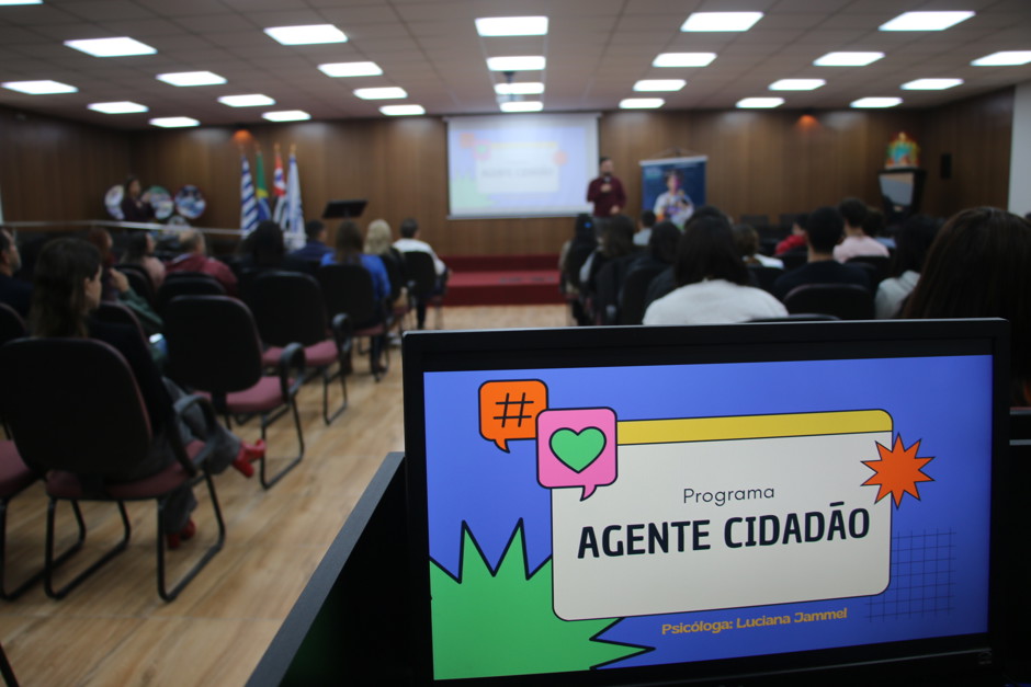 Foto: Divulgação Jovens trabalham em órgãos públicos por seis meses