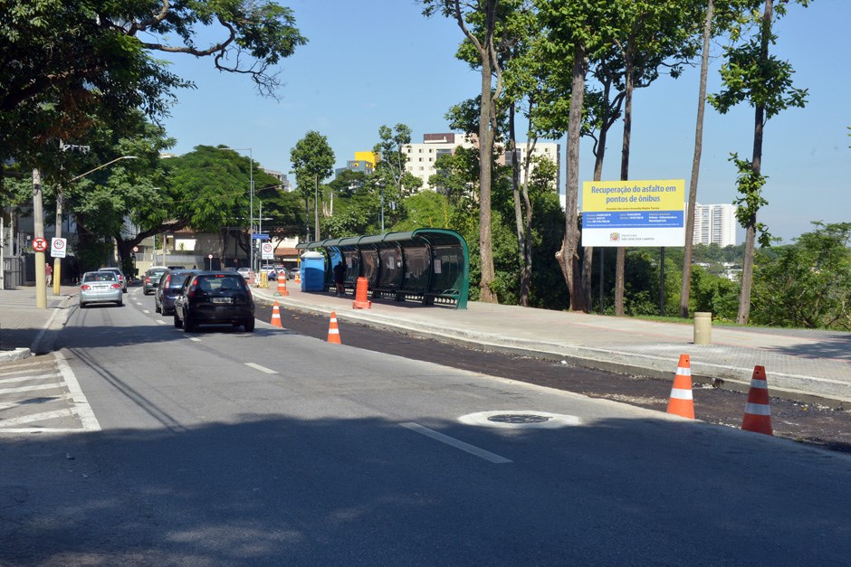 Recuperação do asfalto em pontos de ônibus 22 04 2019