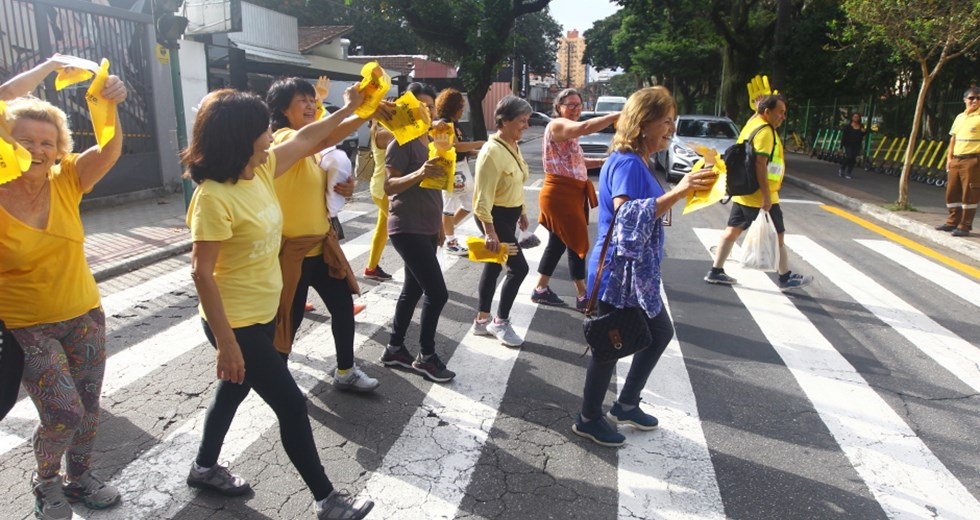 Operação Maio Amarelo nas vias próximas Parque Vicentina Aranha. Público-alvo são pedestres e condutores. Foto: Claudio Vieira/PMSJC. 15-05-2019