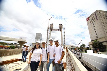 Alunos do Curso de Edificações do Cephas durante visitas às Obras do Arco da Inovação. Foto: Claudio Vieira/PMSJC. 12-11-2019