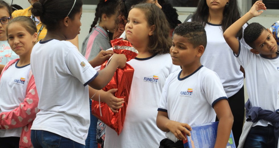 BAEP distribuição de presentes as crianças da Fundhas 11/12/2019   Foto:Charles de Moura/PMSJC