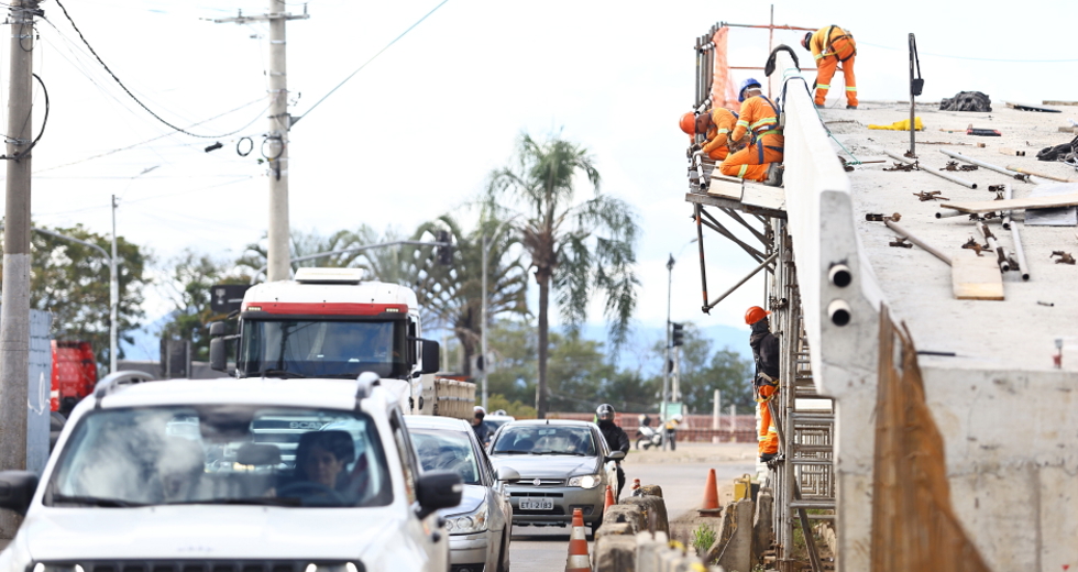 Obras na Avenida Sebastião Gualberto. Foto: Claudio Vieira/PMSJC 12-06-2025  