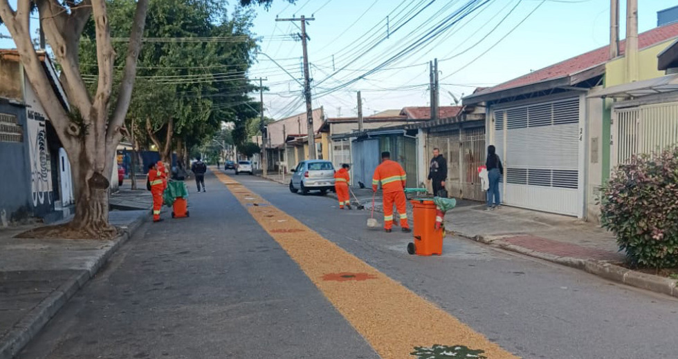 Limpeza das ruas após procissão