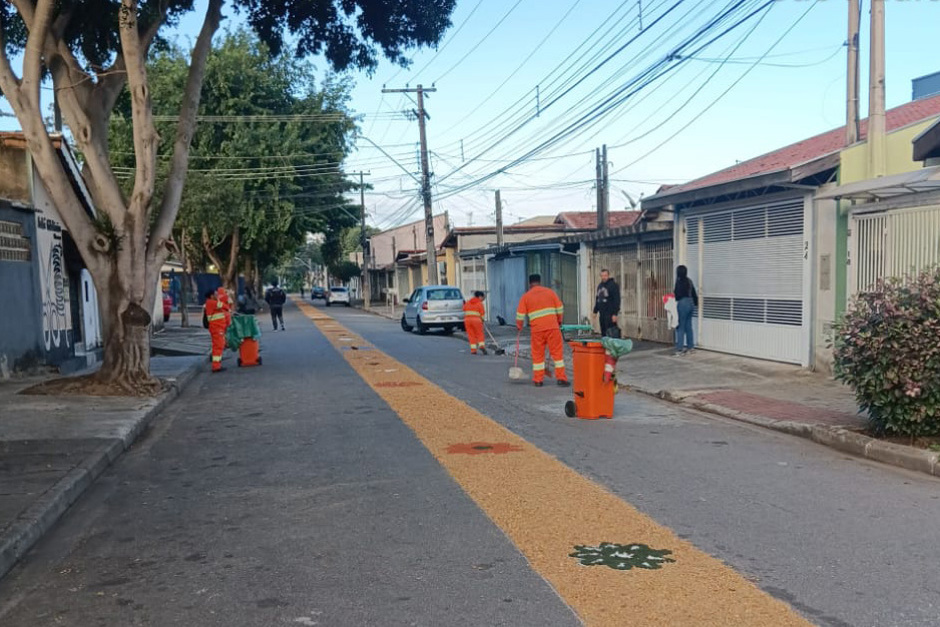 Limpeza das ruas após procissão