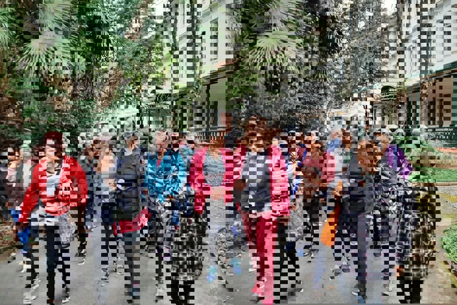 Caminhada no Vicentina alerta sobre violência contra idosos