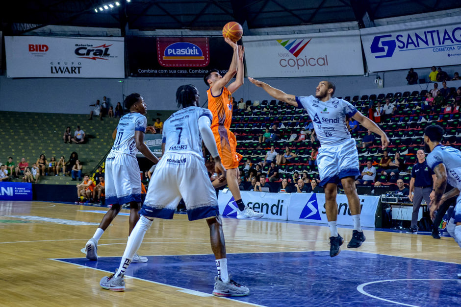 Foto: Divulgação basq-bauru-x-sj-4.jpg