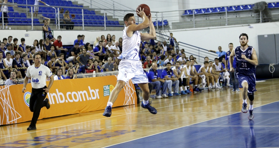 panunzio-sao-jose-basketball.jpg