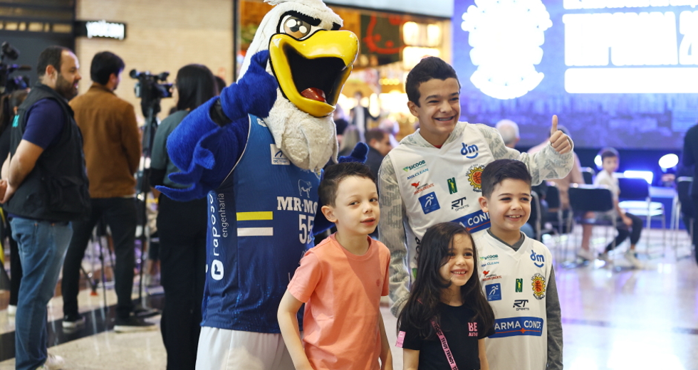 Apresentação do time de basquete masculino. Foto: Claudio Vieira/PMSJC 22-07-2025