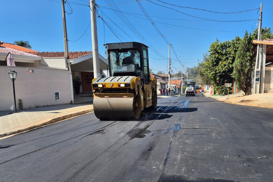 Prefeitura faz recape em rua da região oeste