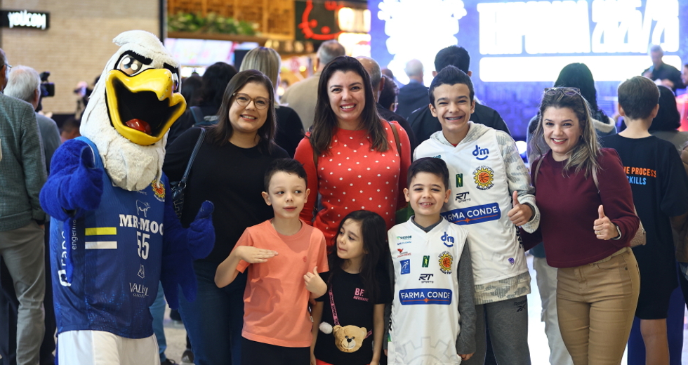 Apresentação do time de basquete masculino. Foto: Claudio Vieira/PMSJC 22-07-2025