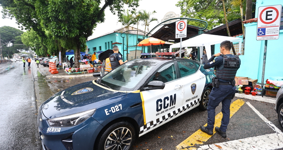 Feriado de Finados - Movimento no Cemitério Padre Rodolfo De Komorek no Centro. Foto: Claudio Vieira/PMSJC 02-11-2025   