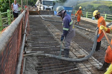 Concretagem na ponte Minas Gerais 06 03 2018