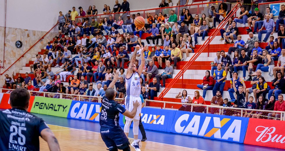 São José Basket 80 x 108 Bauru