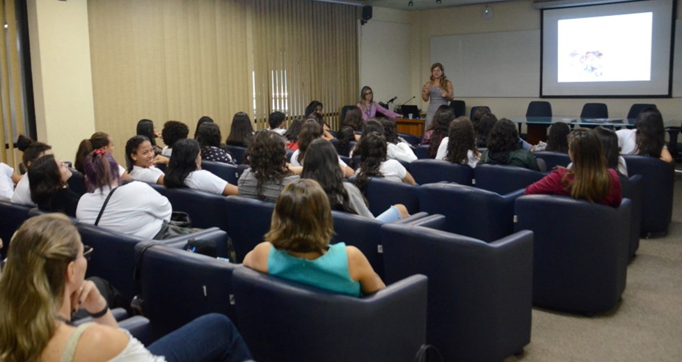 Homenagem dia Internacional da mulher  no Inpe com alunas da Emef Maria Nazareth M Veronese  09/09/2020