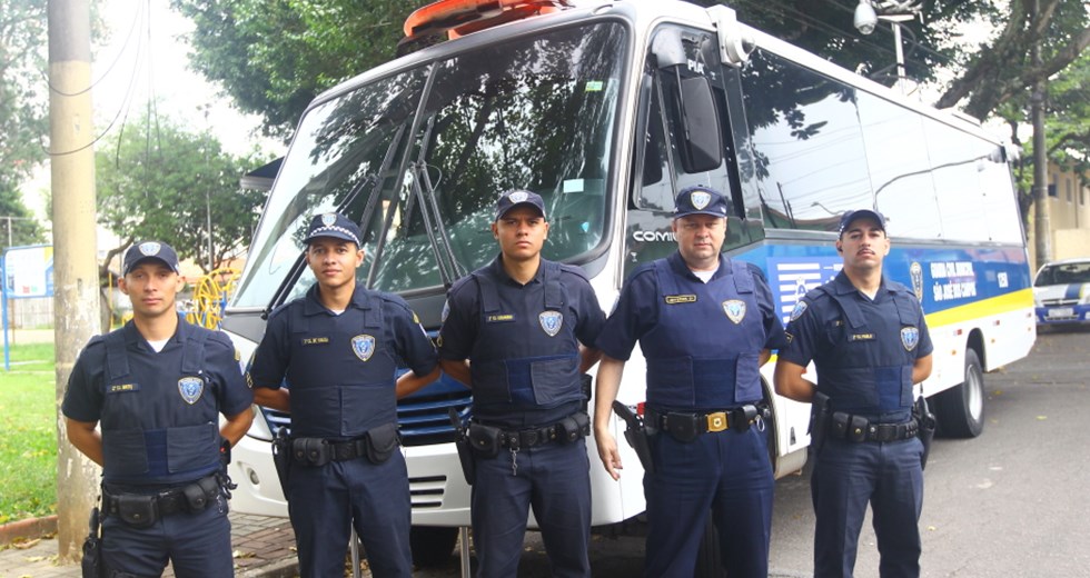Ônibus de videomonitoramento da GCM amplia segurança nos bairros e reforça policiamento comunitário na Praça das Gaivotas Vila Tatetuba. Foto: Claudio Vieira/PMSJC 13-03-2020