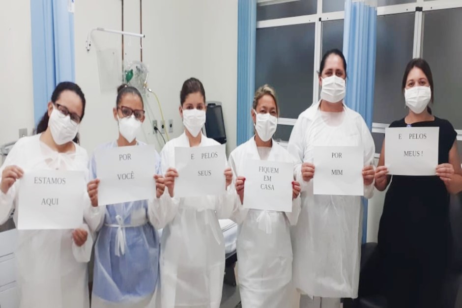 profissionais que atuam nas Unidades de Pronto Atendimento (UPA) de São José dos Campos, realizam uma campanha com fotos pelas redes sociais pedindo que os moradores façam quarentena em prevenção ao coronavírus