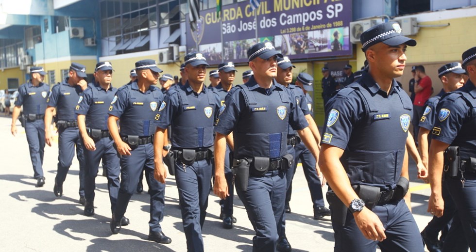 Entrega de uniforme a 31 novos guardas municipais. Foto: Claudio Vieira/PMSJC 01-04-2020