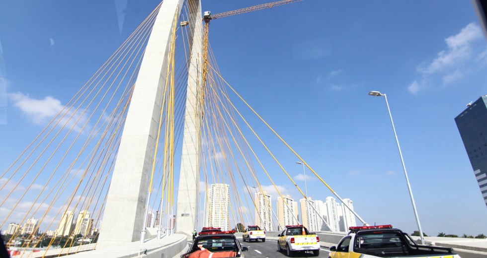 Liberação do trânsito na Ponte Estaiada - Arco da Inovação. Foto: Claudio Vieira/PMSJC 24-04-2020
