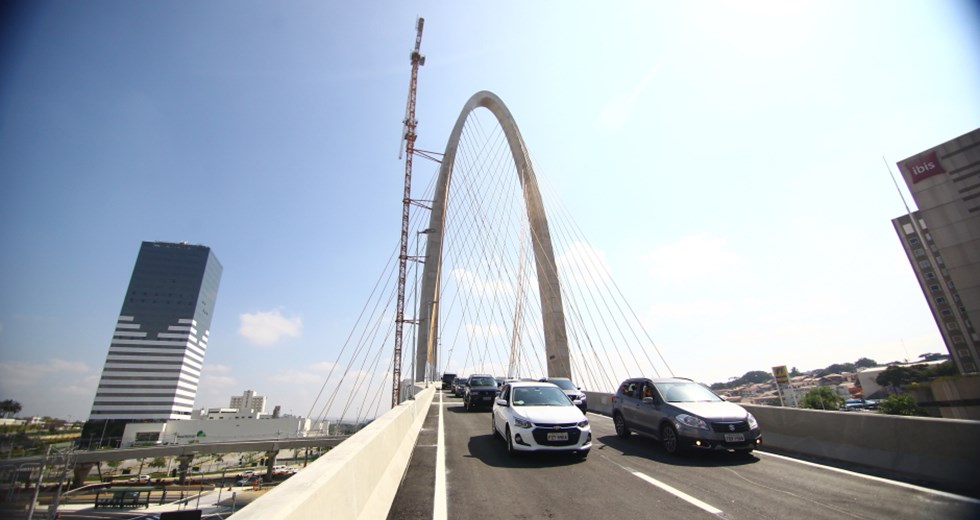 Liberação do trânsito na Ponte Estaiada - Arco da Inovação. Foto: Claudio Vieira/PMSJC 24-04-2020