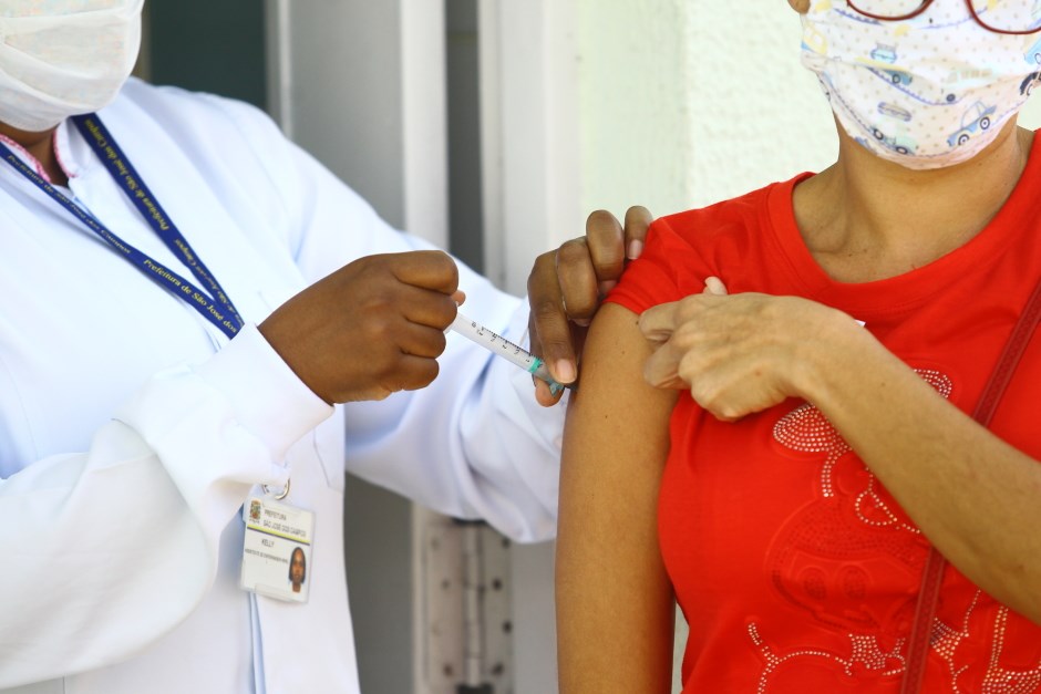 Vacinação contra a influenza na Ubs Resolve do Jardim Paulista. Foto: Claudio Vieira/PMSJC 04-05-2020