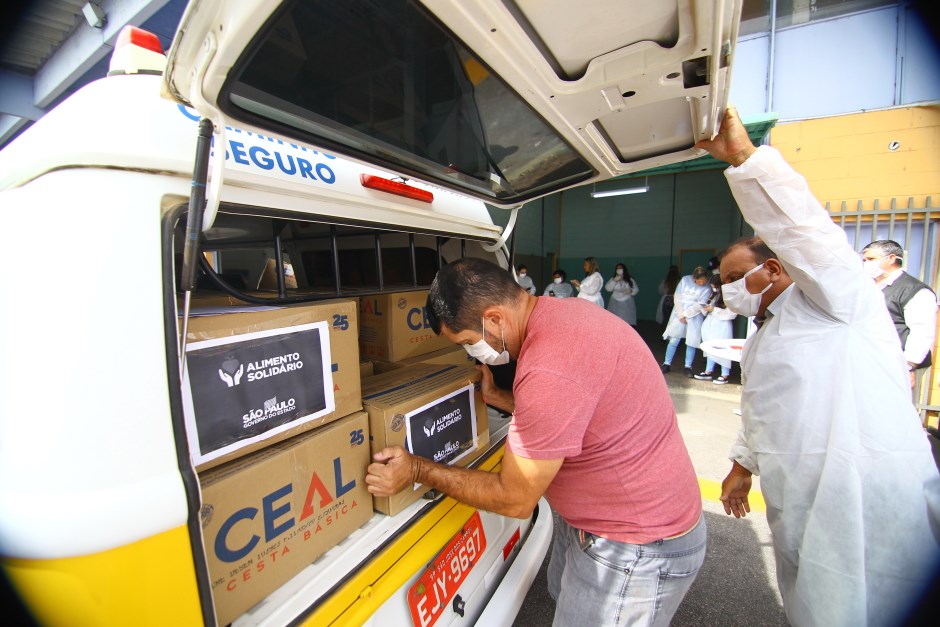 Chegada das primeiras cestas enviadas pelo governo do estado. Foto: Claudio Vieira/PMSJC 13-05-2020 