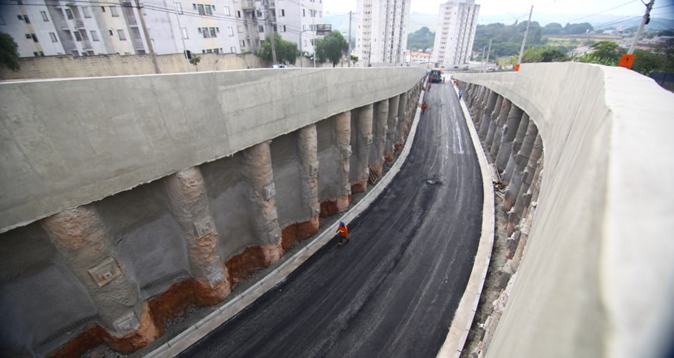 Pavimentação no Túnel da Rotatória do Gás. Foto: Claudio Vieira/PMSJC 14-05-2020 