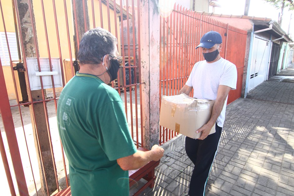 Chegada e entrega das primeiras cestas enviadas pelo governo do estado. Foto: Claudio Vieira/PMSJC 13-05-2020 