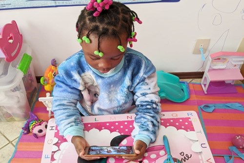 A iniciativa agradou bastante a família da aluna Eloah Castro, de 4 anos