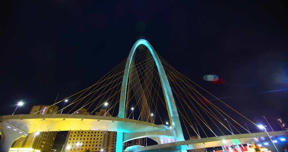 Iluminação do Arco da Inovação. Foto: Claudio Vieira/PMSJC 30-06-2020