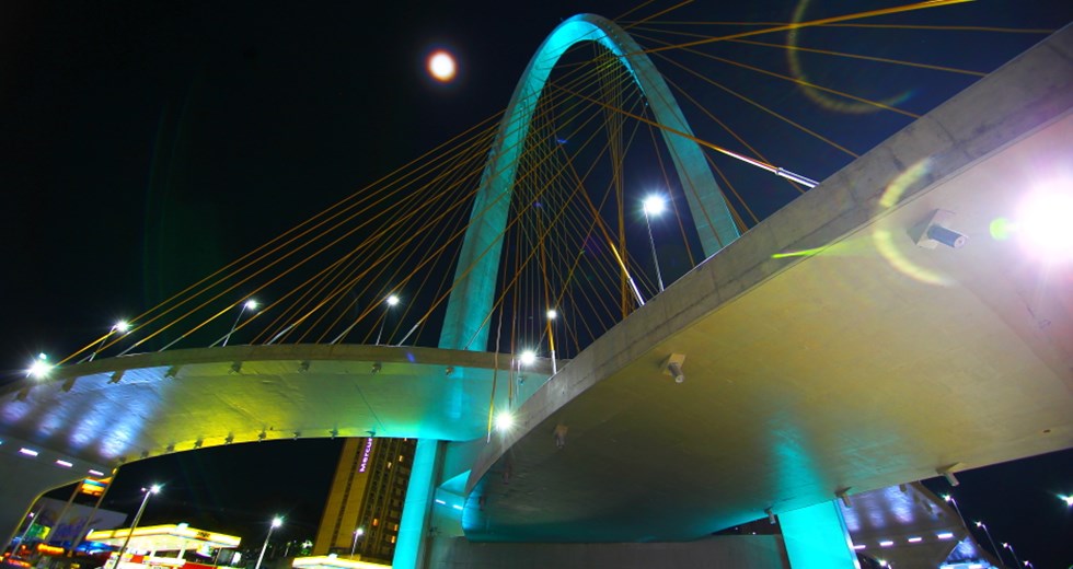 Iluminação do Arco da Inovação. Foto: Claudio Vieira/PMSJC 30-06-2020