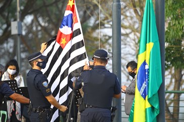 São José 253 anos - Hasteamento das Bandeiras na Orla do Banhado. Foto: Claudio Vieira/PMSJC 27-07-2020