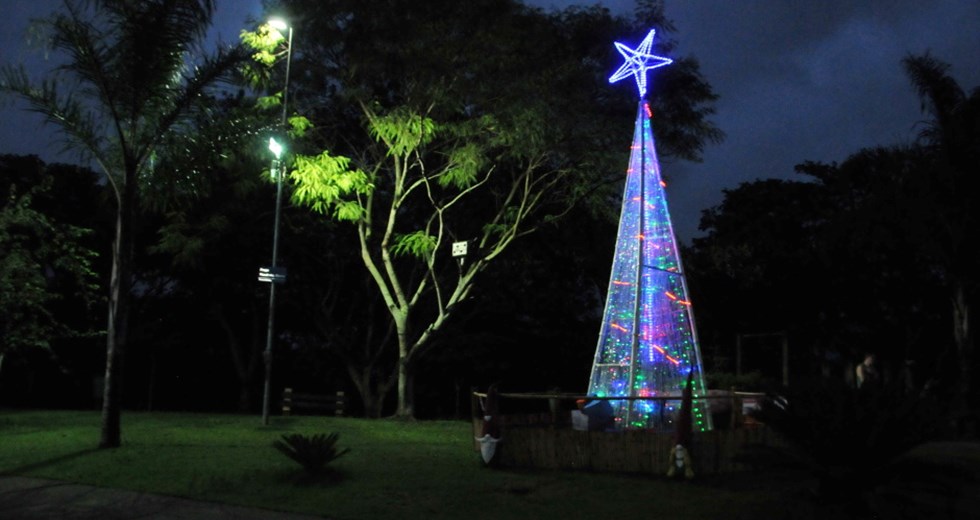 Natal Iluminado Praça Wanderley Bacha  e Projeção mapeada do Natal iluminado Jardim Aquarius  18 12 2020