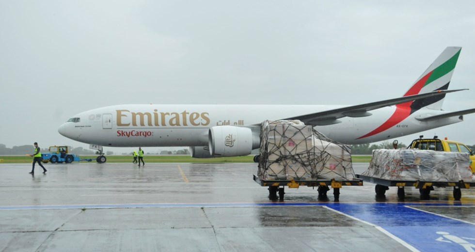 Chegada do Avião da Emirates que levará o satélite brasileiro para a Índia    22/12/2020