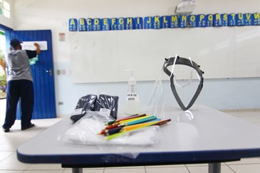 Escolas municipais contam com itens de segurança contra o Coronavírus para professores, alunos e equipe gestora para a volta às aulas. Foto: Claudio Vieira/PMSJC 06-01-2021